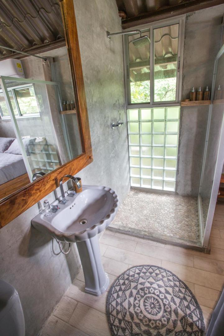 Breathe Healing & Wellness Hotel Камбутал Екстериор снимка